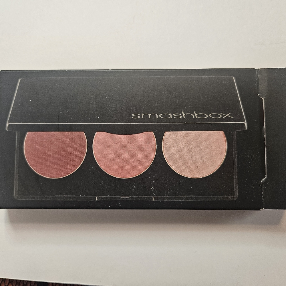 Smashbox Blush in Malibu Berry - Picture 2 of 7